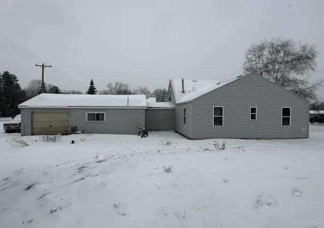 Photo 3 of Single family home for sale at 3493 Pine River Rd, Standish, MI 48658 | MLS# 61050198897 | Listing updated on 2026-10-05