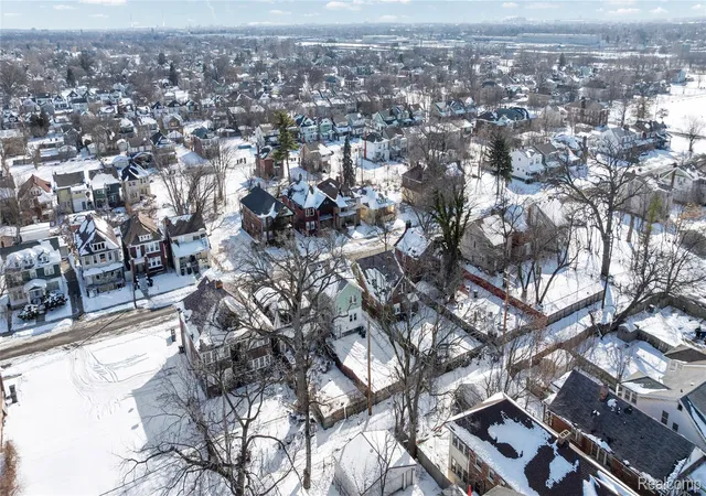 Listing Photo 1 - Condo for sale in building located at 5272 Maplewood St, Detroit, MI 48204