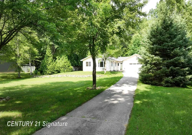 Photo 1 of Single family home for sale at 10293 Carr Rd, Saint Charles, MI 48655 | MLS# 5050199071 | Listing updated on 2026-10-11