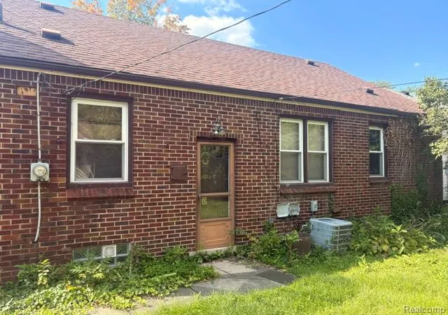 Photo 3 of Single family home for sale at 14882 E Piedmont St, Detroit, MI 48223 | MLS# 20261012396 | Listing updated on 2026-10-16