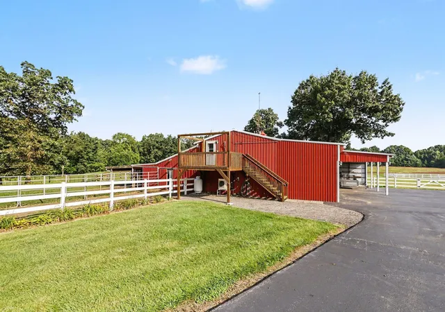 Photo 4 of Single family home for sale at 65650 Dailey Rd, Edwardsburg, MI 49112 | MLS# 69026007620 | Listing updated on 2026-09-03