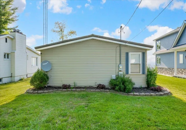 Photo 3 of Single family home for sale at 8723 Lakeshore Rd, Lexington, MI 48450 | MLS# 58050200698 | Listing updated on 2026-09-11