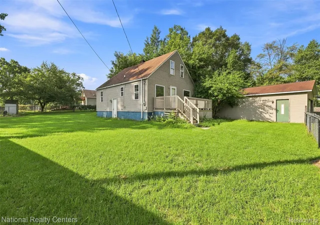 Photo 3 of Single family home for sale at 3148 Carr St, Flint, MI 48506 | MLS# 20261014013 | Listing updated on 2026-09-11