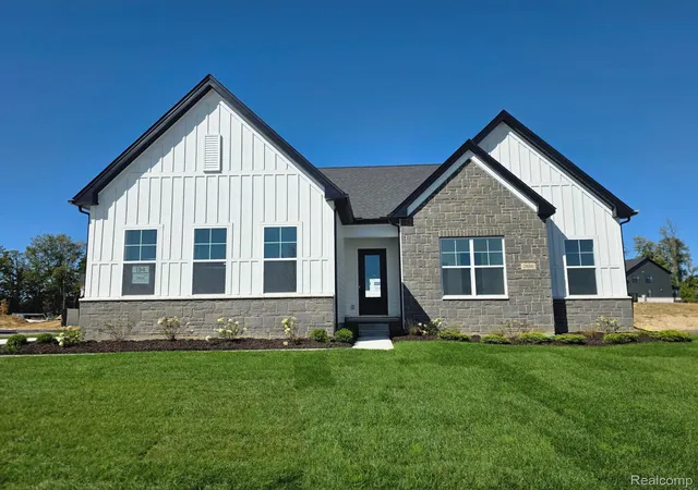 Photo 1 of Single family home for sale at 2636 Crystal Lake Dr, Commerce Township, MI 48382 | MLS# 20261014146 | Listing updated on 2026-10-18