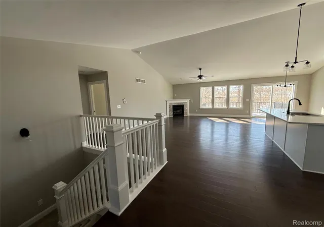 Listing Photo 4 - Condo for sale in building located at 1085 Camellia Cir, Howell, MI 48843 - Unit #32