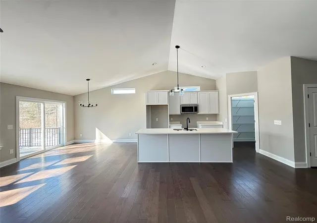 Listing Photo 5 - Condo for sale in building located at 1085 Camellia Cir, Howell, MI 48843 - Unit #32
