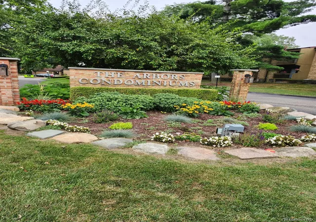 Listing Photo 1 - Condo for sale in building located at 27333 Arborway Rd, Southfield, MI 48033 - Unit #44