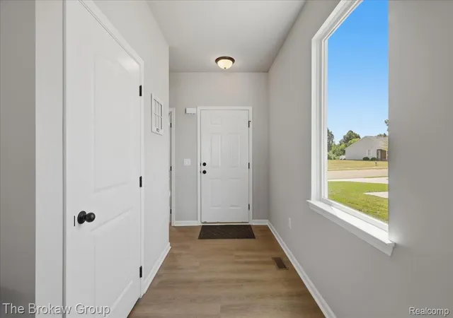 Listing Photo 5 - Condo for sale in building located at 1435 Luxington Dr, Lapeer, MI 48446