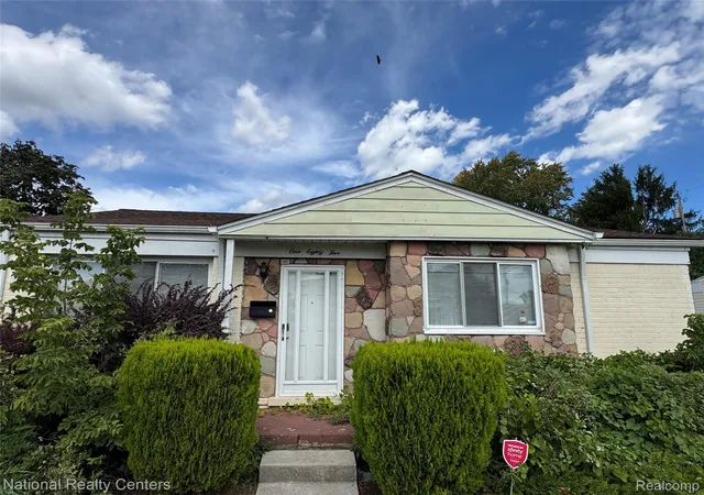 Photo 1 of Single family home for sale at 185 Gage St, Pontiac, MI 48342 | MLS# 20261015834 | Listing updated on 2026-09-11
