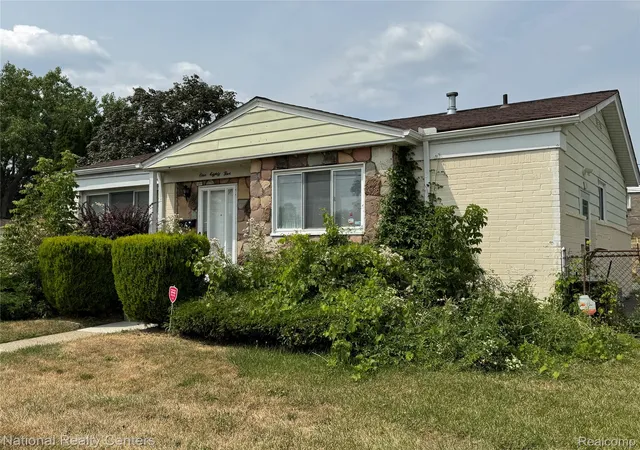 Photo 2 of Single family home for sale at 185 Gage St, Pontiac, MI 48342 | MLS# 20261015834 | Listing updated on 2026-09-11
