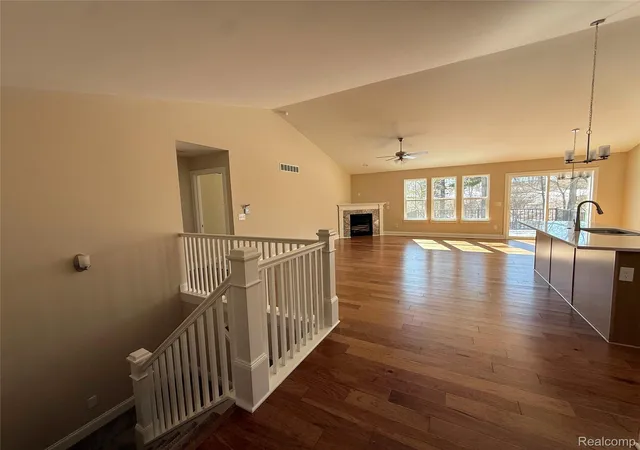 Listing Photo 5 - Condo for sale in building located at 295 Cyn Creek Ct, Howell, MI 48843 - Unit #29