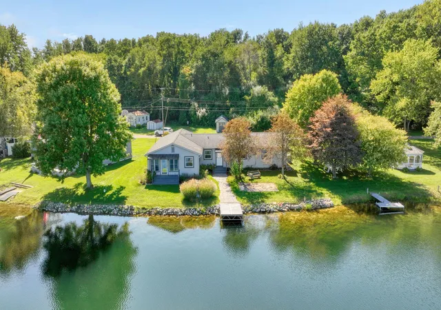 Photo 2 of Single family home for sale at 228 Oak Grv Dr, Cambridge Township Lenawee, MI 49230 | MLS# 55026010929 | Listing updated on 2026-10-16