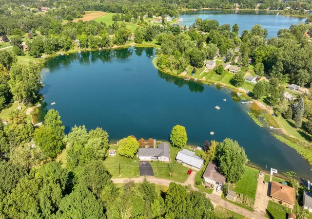 Photo 4 of Single family home for sale at 228 Oak Grv Dr, Cambridge Township Lenawee, MI 49230 | MLS# 55026010929 | Listing updated on 2026-10-16