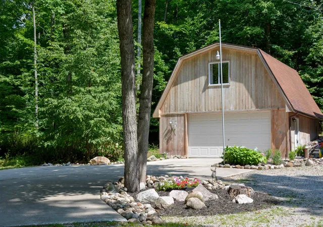 Photo 3 of Single family home for sale at 2481 S Schomberg Rd, Lake Leelanau, MI 49653 | MLS# 78080066314 | Listing updated on 2026-10-30