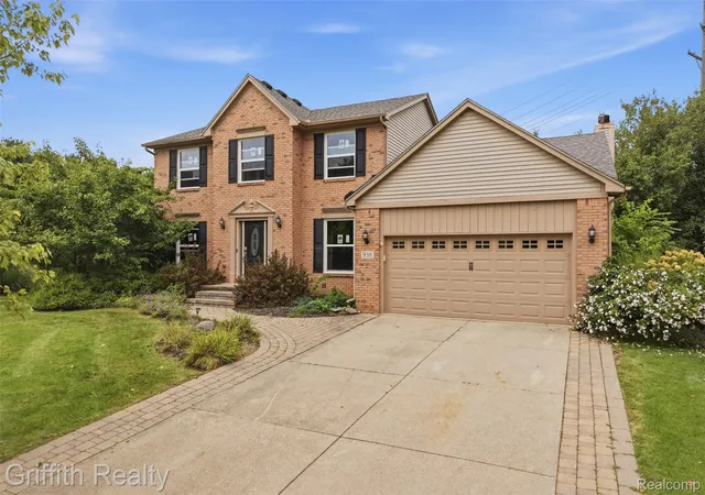 Photo 3 of Single family home for sale at 938 Meadowbrook Ct, Milford, MI 48381 | MLS# 20261019148 | Listing updated on 2026-10-16