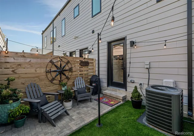 Listing Photo 4 - Condo for sale in building located at 2736 Harrison St, Wayne, MI 48216