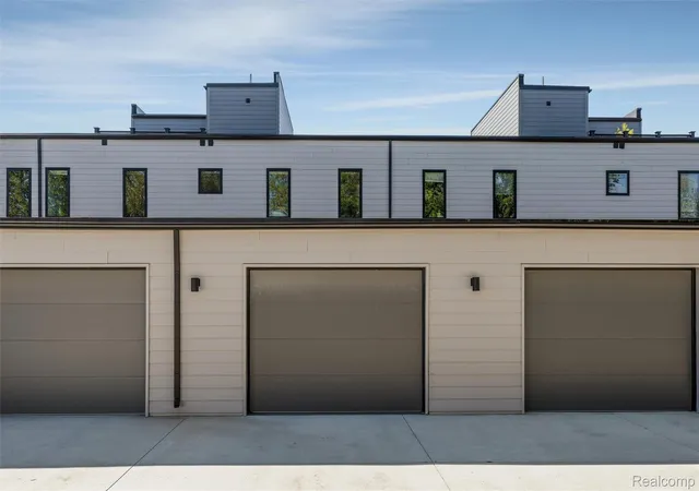 Listing Photo 5 - Condo for sale in building located at 2736 Harrison St, Wayne, MI 48216