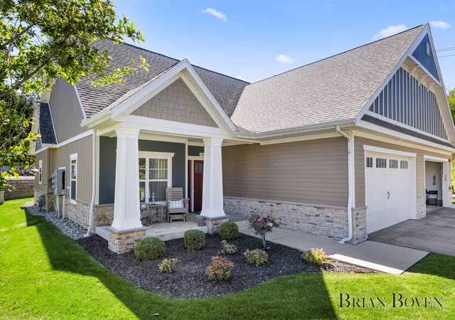 Listing Photo 2 - Condo for sale in building located at 148 Tamarack Ln NE, Rockford, MI 49341 - Unit #2B