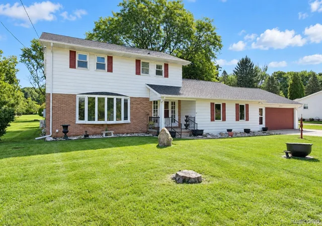 Photo 1 of Single family home for sale at 11462 Vista Dr, Fenton, MI 48430 | MLS# 20261027444 | Listing updated on 2026-10-18