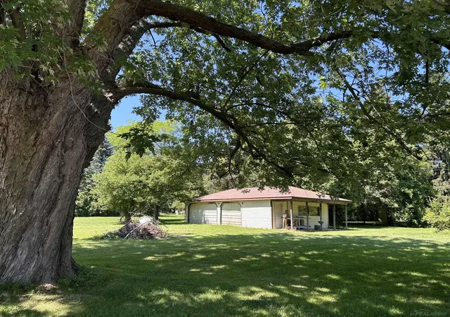 Photo 3 of Single family home for sale at 5996 Lakeshore Rd, Lexington, MI 48450 | MLS# 58050205076 | Listing updated on 2026-09-03