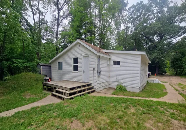 Photo 1 of Single family home for sale at 2032 S Ml Iron Rd, Muskegon, MI 49442 | MLS# 71026017255 | Listing updated on 2026-10-28