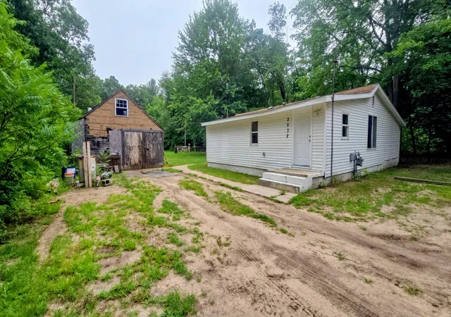 Photo 1 of Sale Pending at 2032 S Ml Iron Rd, Muskegon, MI 49442 | MLS# 71026017255 | Listing updated on 2026-09-16