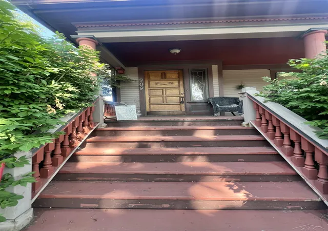 Photo 2 of Single family home for sale at 909 S Michigan Ave, Saginaw, MI 48602 | MLS# 61050205432 | Listing updated on 2026-09-05