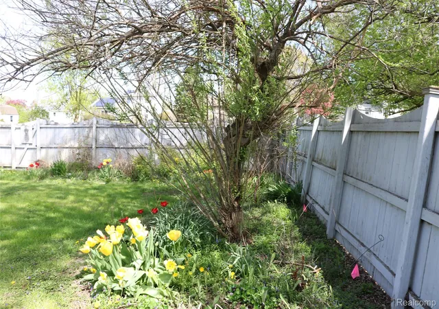 Photo 4 of Single family home for sale at 1073 Sarah St, Grand Blanc, MI 48439 | MLS# 20261028958 | Listing updated on 2026-09-27