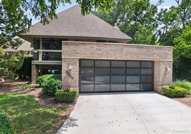 Listing Photo 4 - Condo for sale in building located at 5044 Christy Ct, Troy, MI 48098