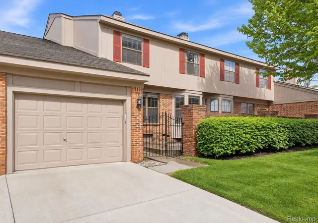 Photo 2 of Condo for sale at 7342 Meadowridge Dr, West Bloomfield, MI 48322 | MLS# 20261030455 | Listing updated on 2026-10-09