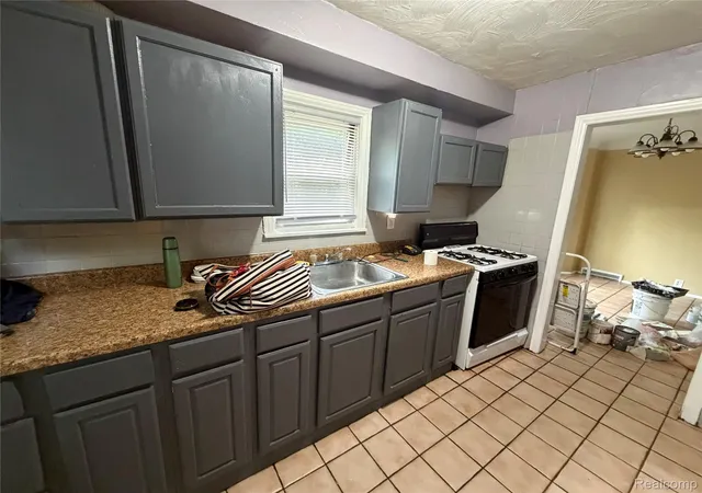 Photo 9 of Single family home for sale at 15860 Fordham St, Detroit, MI 48205 | MLS# 20261031440 | Listing updated on 2026-09-09