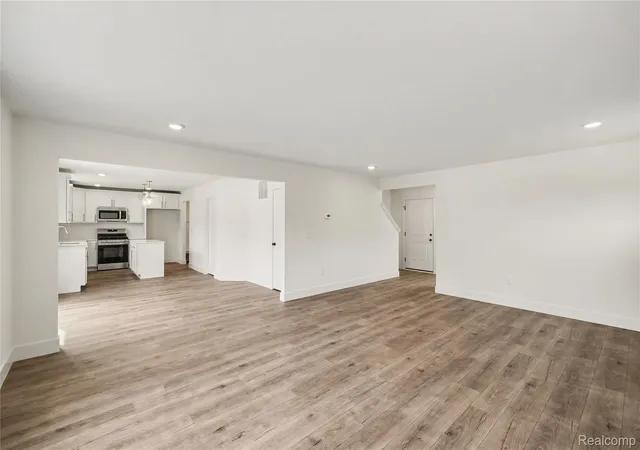 Photo 3 of Single family home for sale at 2112 Stillwater Dr, Davison, MI 48423 | MLS# 20261031464 | Listing updated on 2026-10-07