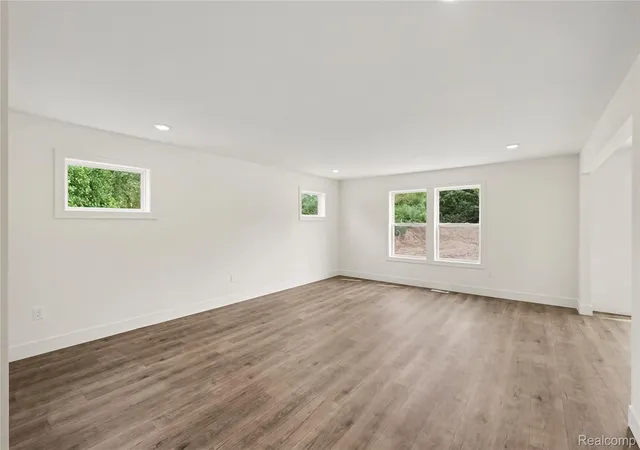 Photo 4 of Single family home for sale at 2112 Stillwater Dr, Davison, MI 48423 | MLS# 20261031464 | Listing updated on 2026-10-07