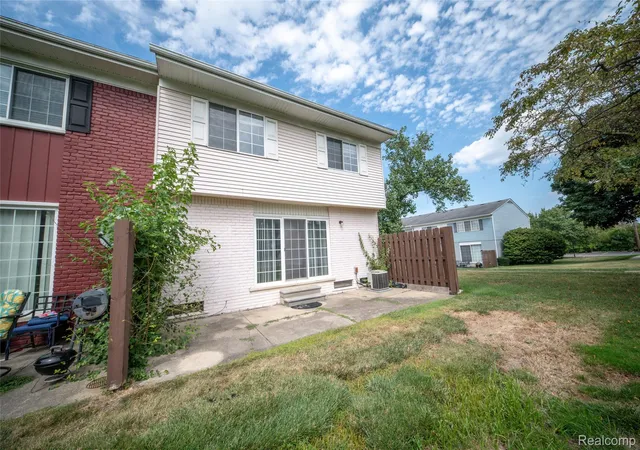 Photo 3 of Condo for sale at 32296 W 12 Mile Rd, Farmington Hills, MI 48334 | MLS# 20261032413 | Listing updated on 2026-09-22