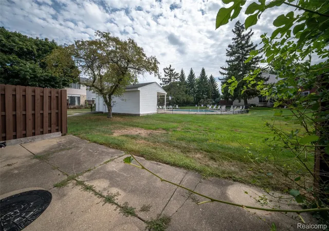 Listing Photo 5 - Condo for sale in building located at 32296 W 12 Mile Rd, Farmington Hills, MI 48334