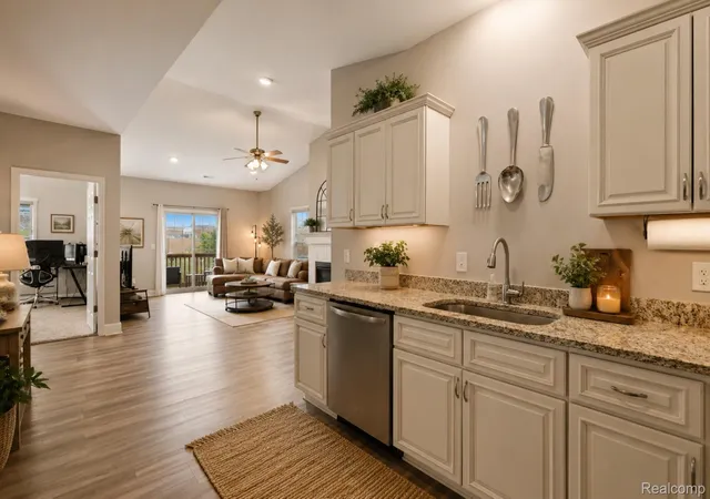 Listing Photo 5 - Condo for sale in building located at 1745 Welland St, Howell, MI 48855