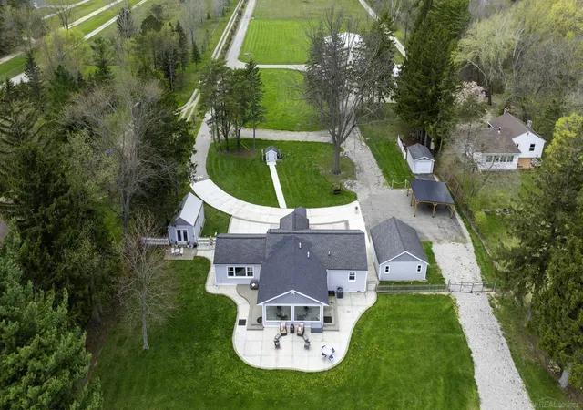 Photo 3 of Single family home for sale at 6655 Lakeshore Rd, Lexington, MI 48450 | MLS# 58050206922 | Listing updated on 2026-09-09