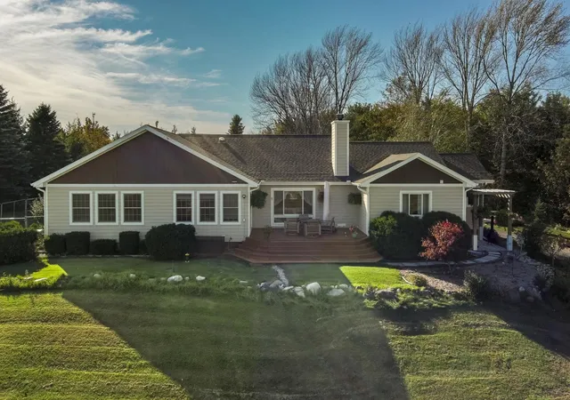 Photo 1 of Single family home for sale at 2567 N Evergreen Valley Dr, Suttons Bay, MI 49682 | MLS# 78080066667 | Listing updated on 2026-10-08