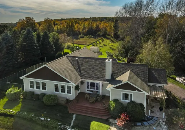 Photo 2 of Single family home for sale at 2567 N Evergreen Valley Dr, Suttons Bay, MI 49682 | MLS# 78080066667 | Listing updated on 2026-10-08