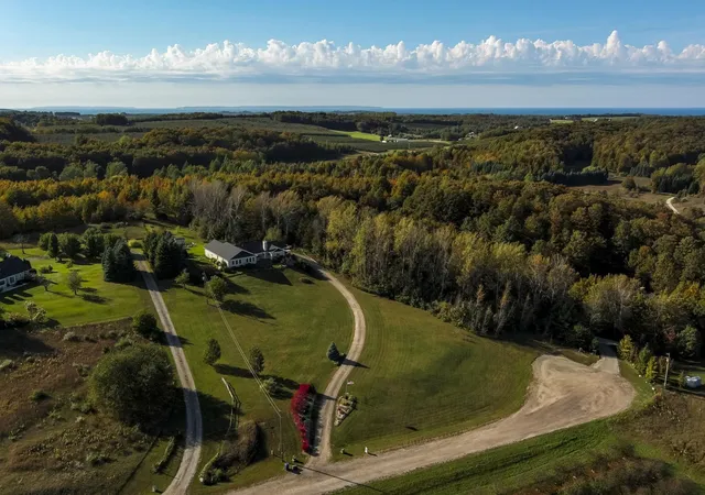 Photo 3 of Single family home for sale at 2567 N Evergreen Valley Dr, Suttons Bay, MI 49682 | MLS# 78080066667 | Listing updated on 2026-10-08
