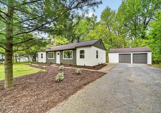 Photo 2 of Single family home for sale at 1609 Gilcrest Ave, East Lansing, MI 48823 | MLS# 20261035182 | Listing updated on 2026-09-03