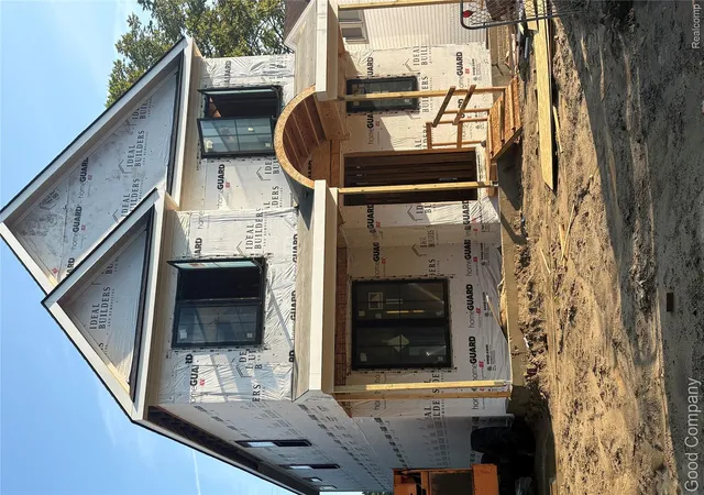 Photo 2 of Single family home for sale at 519 E Farnum Ave, Royal Oak, MI 48067 | MLS# 20261035246 | Listing updated on 2026-09-18