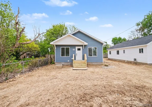 Photo 2 of Single family home for sale at 6056 Pearl St, Burton, MI 48509 | MLS# 20261035311 | Listing updated on 2026-09-09