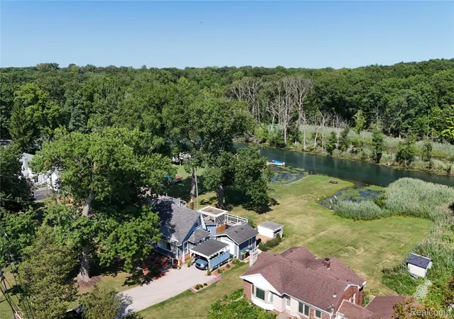 Photo 3 of Single family home for sale at 22827 Meridian Rd, Grosse Ile, MI 48138 | MLS# 20261036223 | Listing updated on 2026-09-27