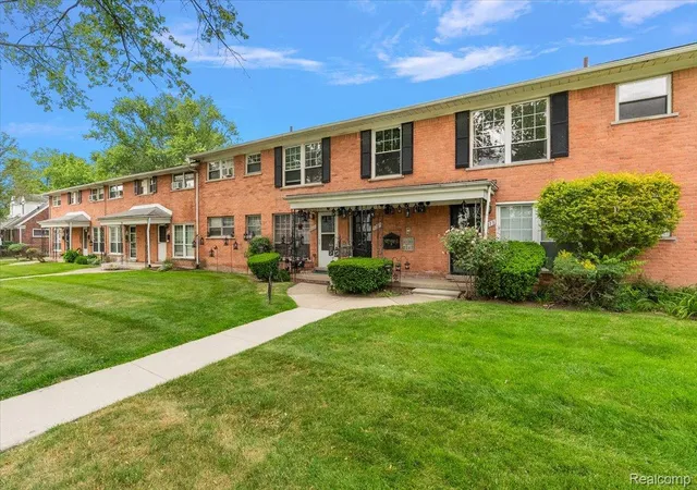 Photo 2 of Condo for sale at 3211 Benjamin Ave #13, Royal Oak, MI 48073 | MLS# 20261036244 | Listing updated on 2026-09-09