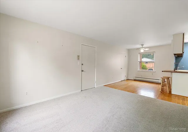 Listing Photo 4 - Condo for sale in building located at 3211 Benjamin Ave, Royal Oak, MI 48073 - Unit #13