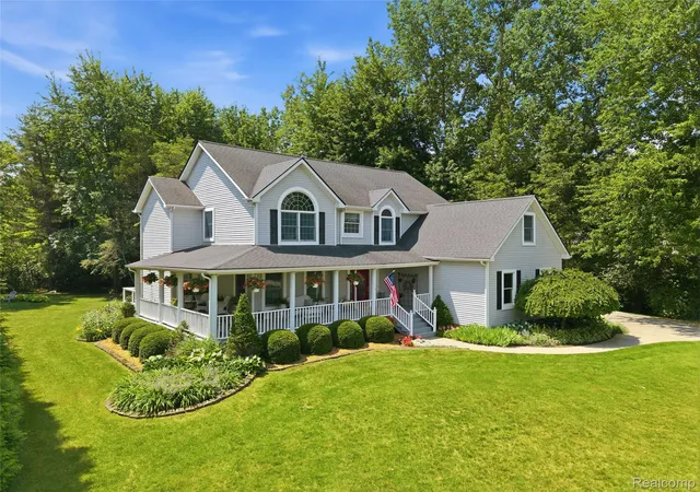 Photo 3 of Single family home for sale at 3837 Spartan Dr, Fort Gratiot, MI 48059 | MLS# 20261036377 | Listing updated on 2026-09-11