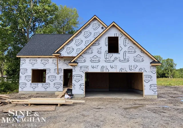 Photo 1 of Single family home for sale at 1825 State St, Algonac, MI 48001 | MLS# 58050208500 | Listing updated on 2026-09-11