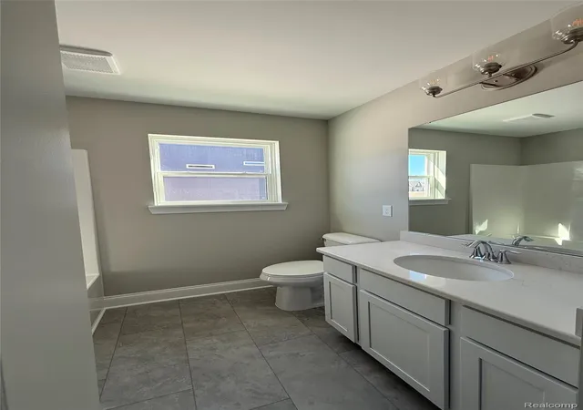 Listing Photo 5 - Condo for sale in building located at 301 Cyn Creek Ct, Howell, MI 48843 - Unit #28