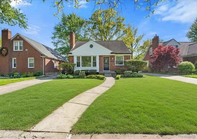 Photo 1 of Single family home for sale at 21252 Huntington Ave, Harper Woods, MI 48225 | MLS# 20261038562 | Listing updated on 2026-10-16